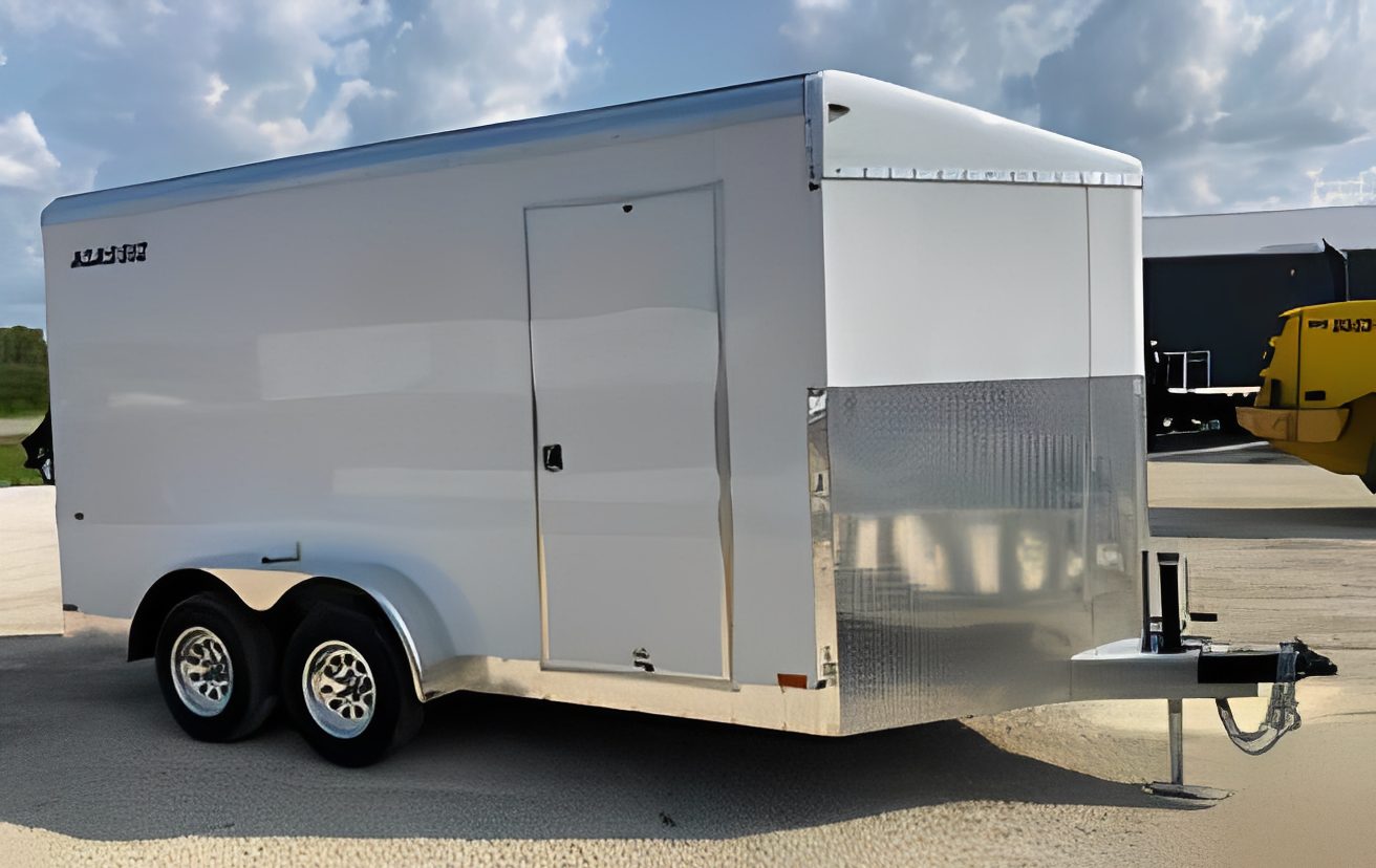 Enclosed trailer with dual axles